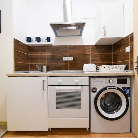 1 Bedroom Flat In Nyar Str., Central Budapest Luaran gambar