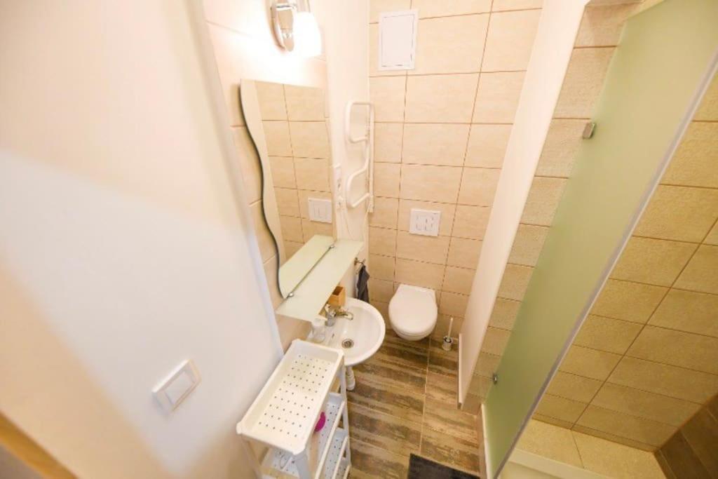 1 Bedroom Flat In Nyar Str., Central Budapest Luaran gambar