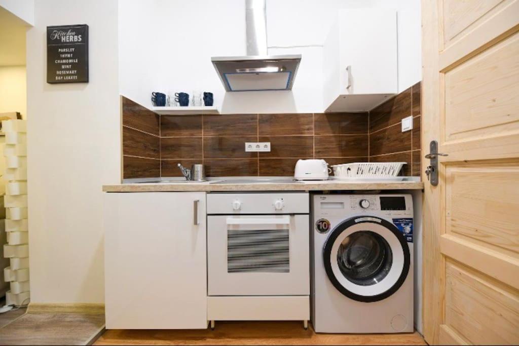 1 Bedroom Flat In Nyar Str., Central Budapest Luaran gambar