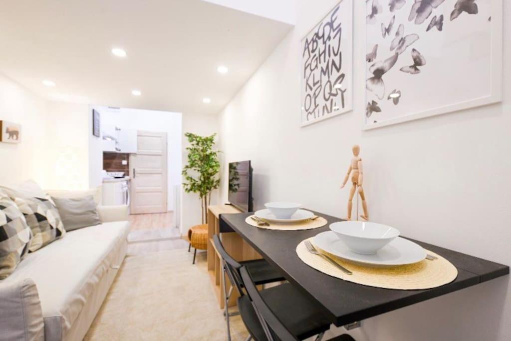 1 Bedroom Flat In Nyar Str., Central Budapest Luaran gambar