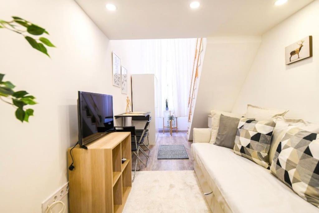1 Bedroom Flat In Nyar Str., Central Budapest Luaran gambar