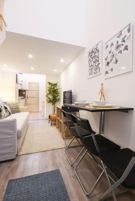 1 Bedroom Flat In Nyar Str., Central Budapest Luaran gambar